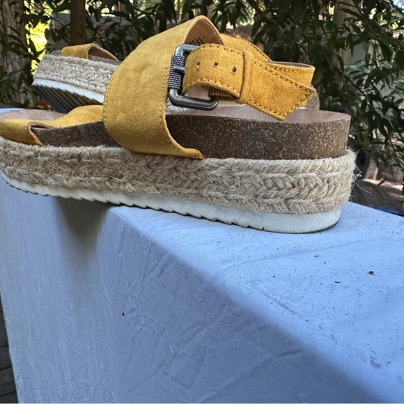 BIG BUDDHA Yellow Suede Faux Leather Espadrille Sandals Cork Platform Size 8 - Picture 11 of 13